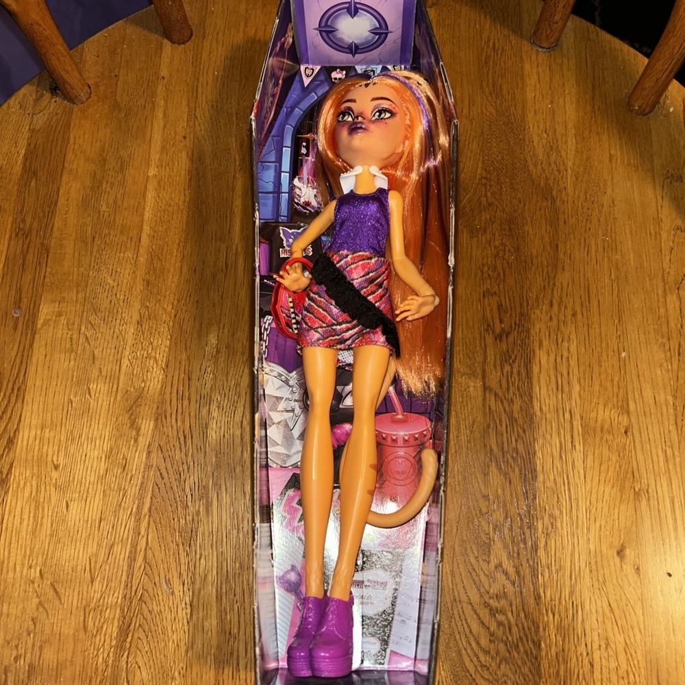 Buried secrets wave 2 Toralei Doll Monster high With Purse A4